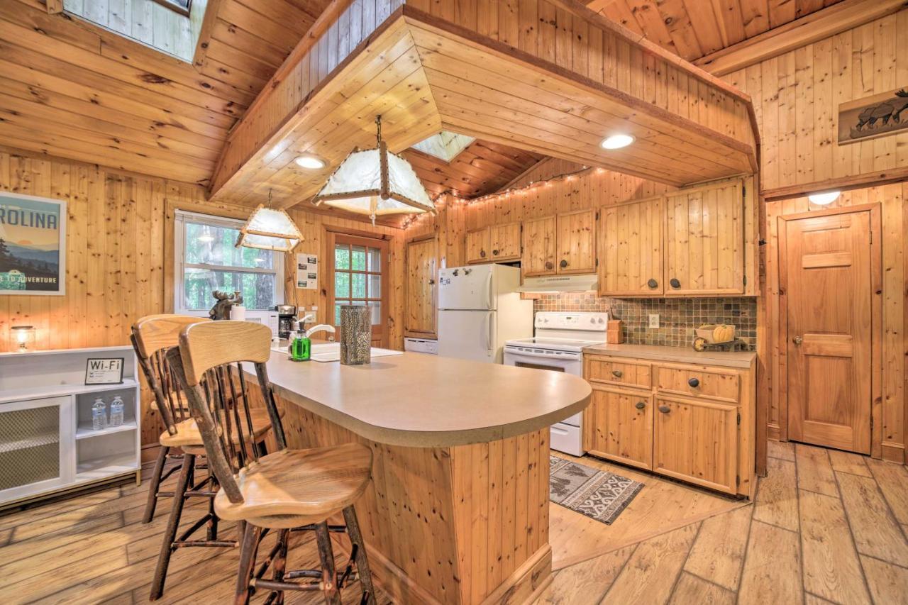 Cozy Lake Toxaway Cabin With Deck, Fire Pit And Grill! Exteriér fotografie