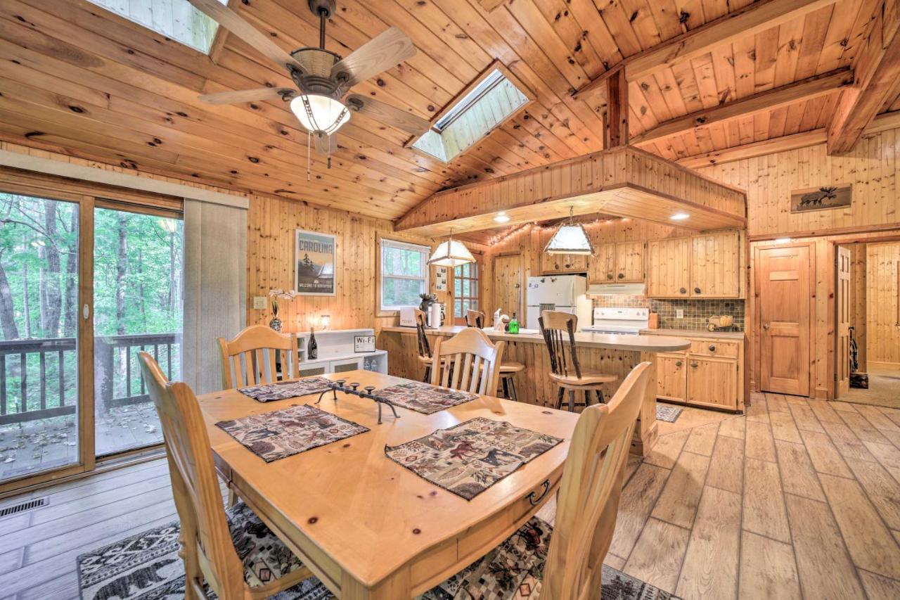 Cozy Lake Toxaway Cabin With Deck, Fire Pit And Grill! Exteriér fotografie